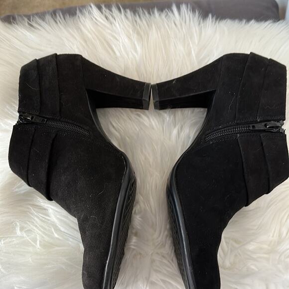 Aerosoles | Role Player Faux Suede Booties Size 8 - Picture 6 of 10